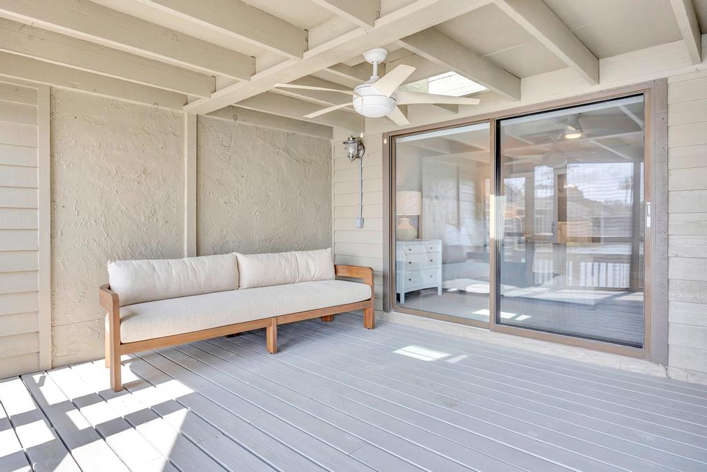 Lakeshore Luxury - Sunny condo near beach w deck | Photo 34