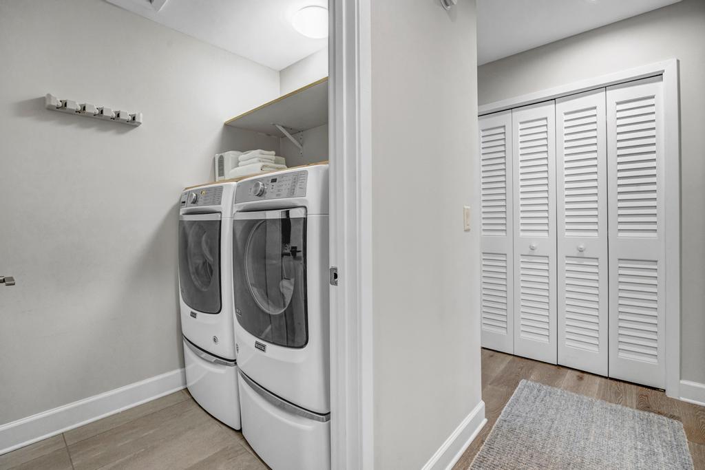 Lakeshore Luxury - Sunny condo near beach w deck | Photo 30