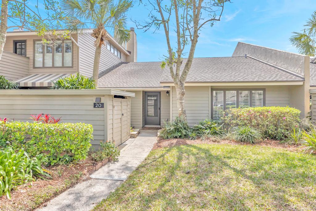 Lakeshore Luxury - Sunny condo near beach w deck | Photo 2