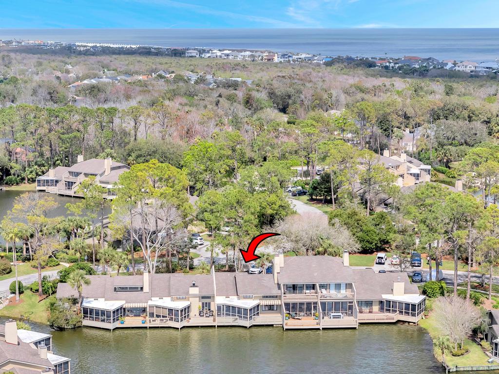 Lakeshore Luxury - Sunny condo near beach w deck | Photo 39