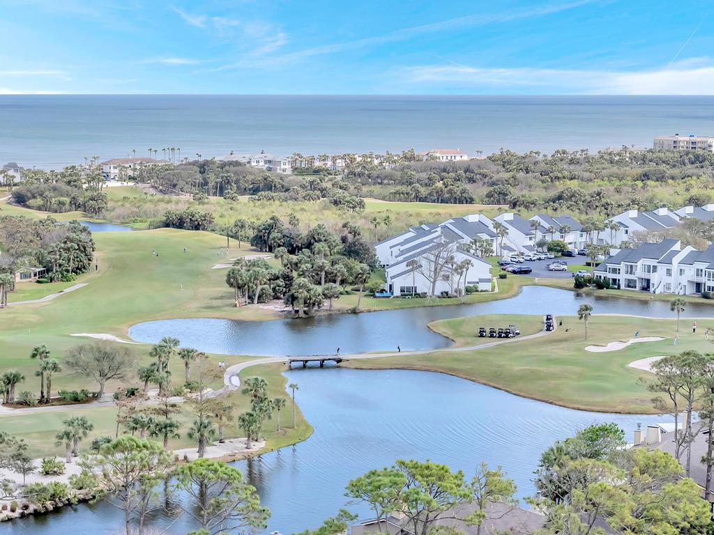 Lakeshore Luxury - Sunny condo near beach w deck | Photo 47