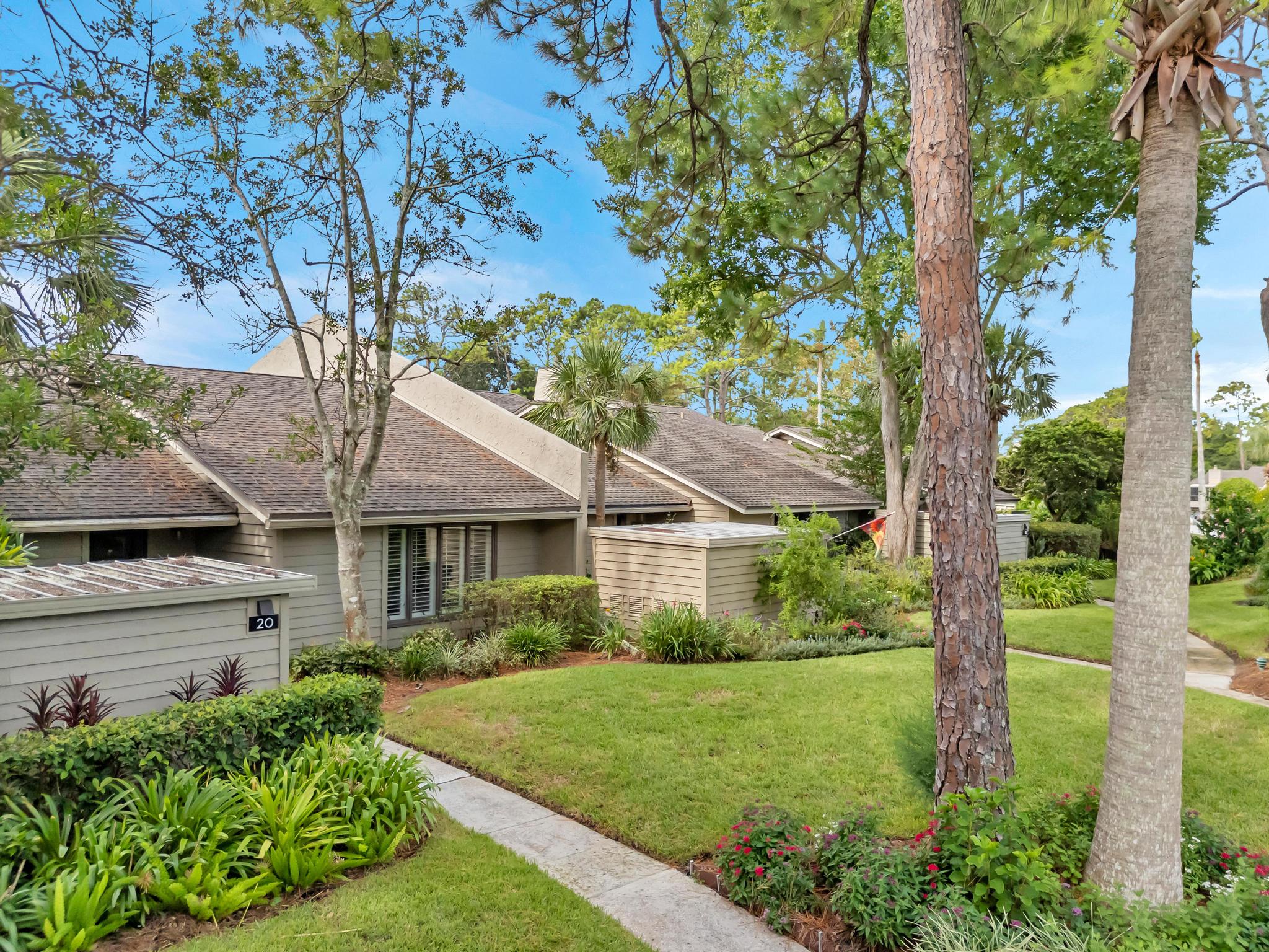 Featured Property Lakeshore Luxury - Sunny condo near beach w deck