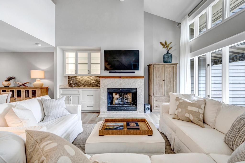 Lakeshore Luxury - Sunny condo near beach w deck | Photo 17