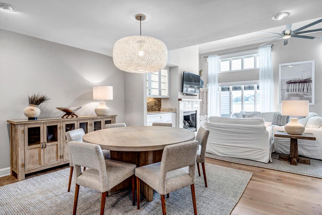 Lakeshore Luxury - Sunny condo near beach w deck | Photo 14