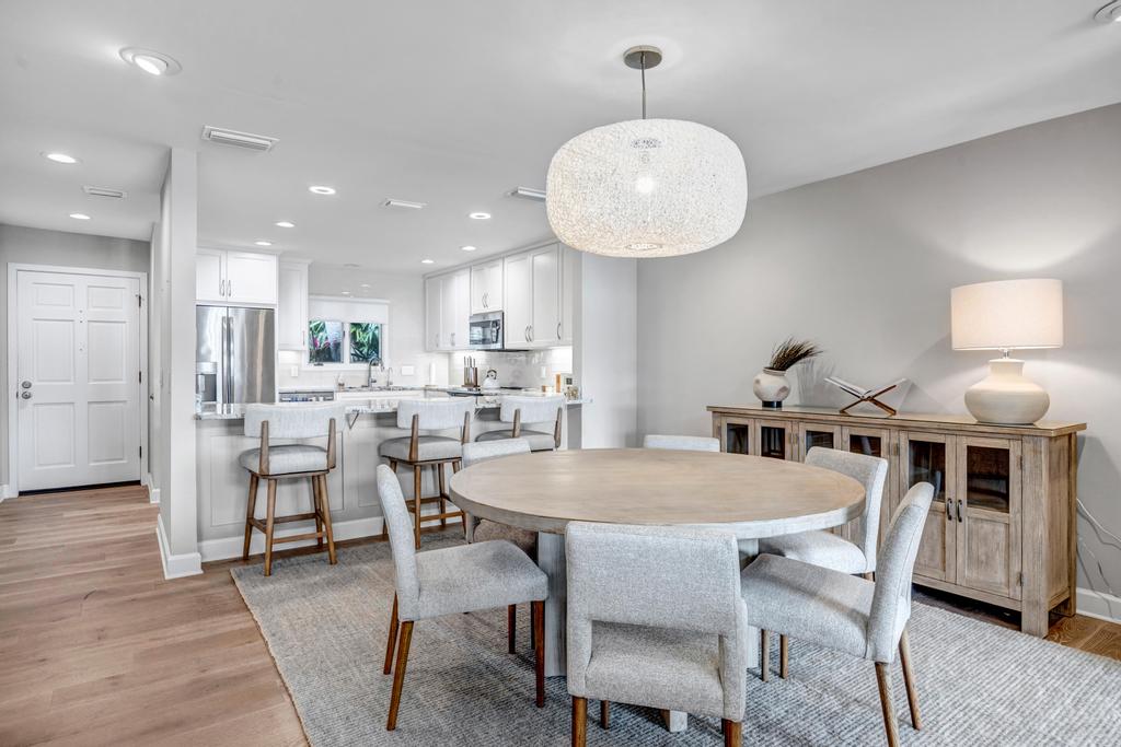 Lakeshore Luxury - Sunny condo near beach w deck | Photo 15