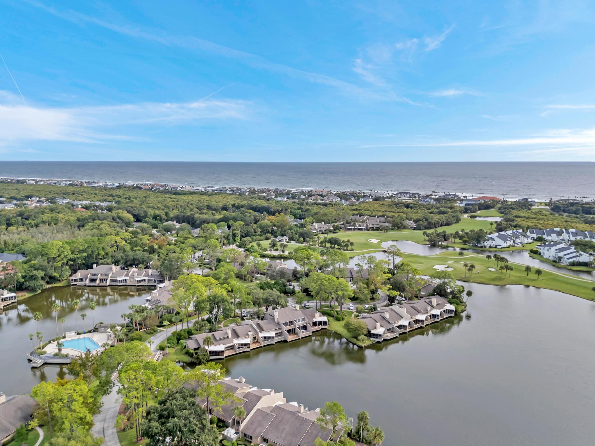 Lakeshore Luxury - Sunny condo near beach w deck | Photo 41