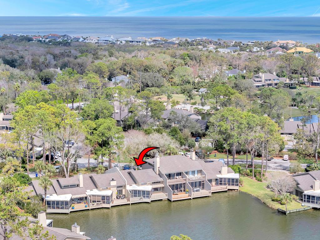 Lakeshore Luxury - Sunny condo near beach w deck | Photo 40