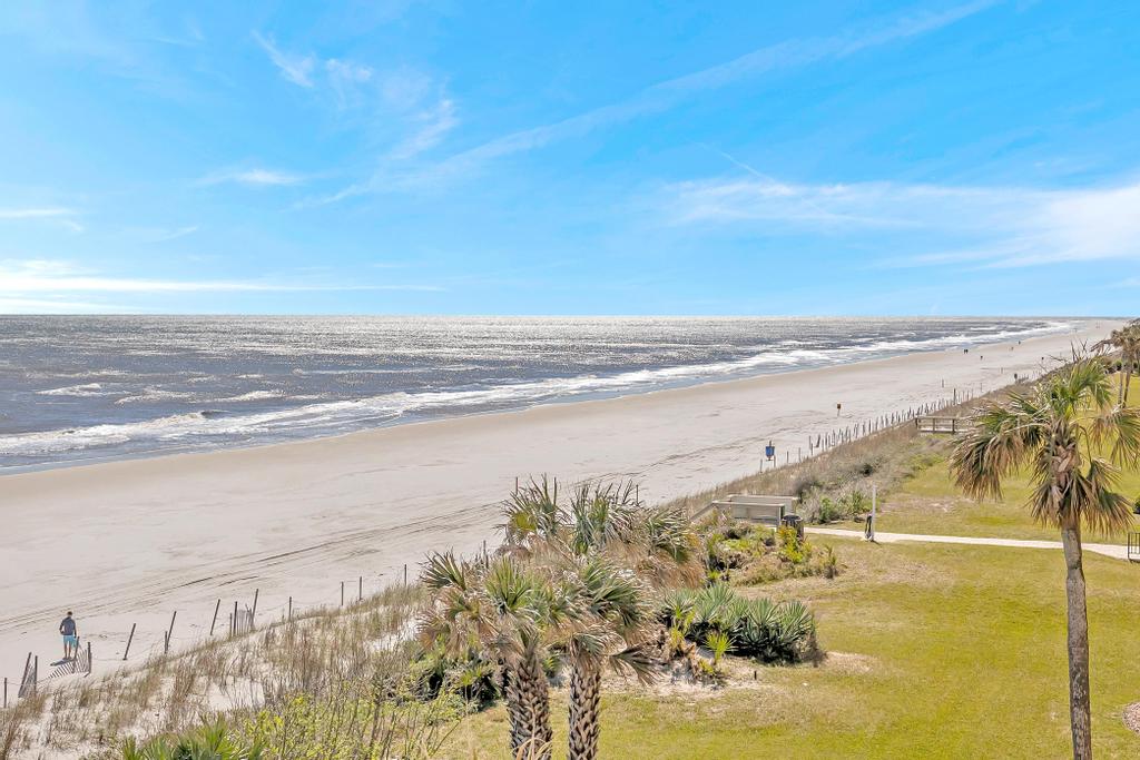 Crescent Breeze - Oceanfront condo w/ lanai & pool | Photo 22