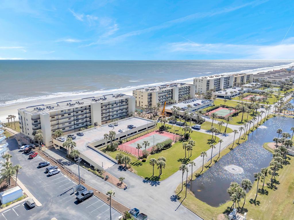 Crescent Breeze - Oceanfront condo w/ lanai & pool | Photo 7