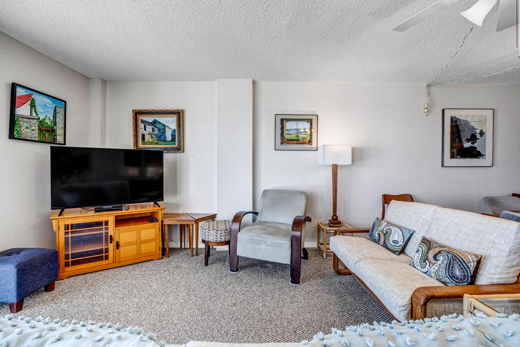 Crescent Breeze - Oceanfront condo w/ lanai & pool | Photo 18