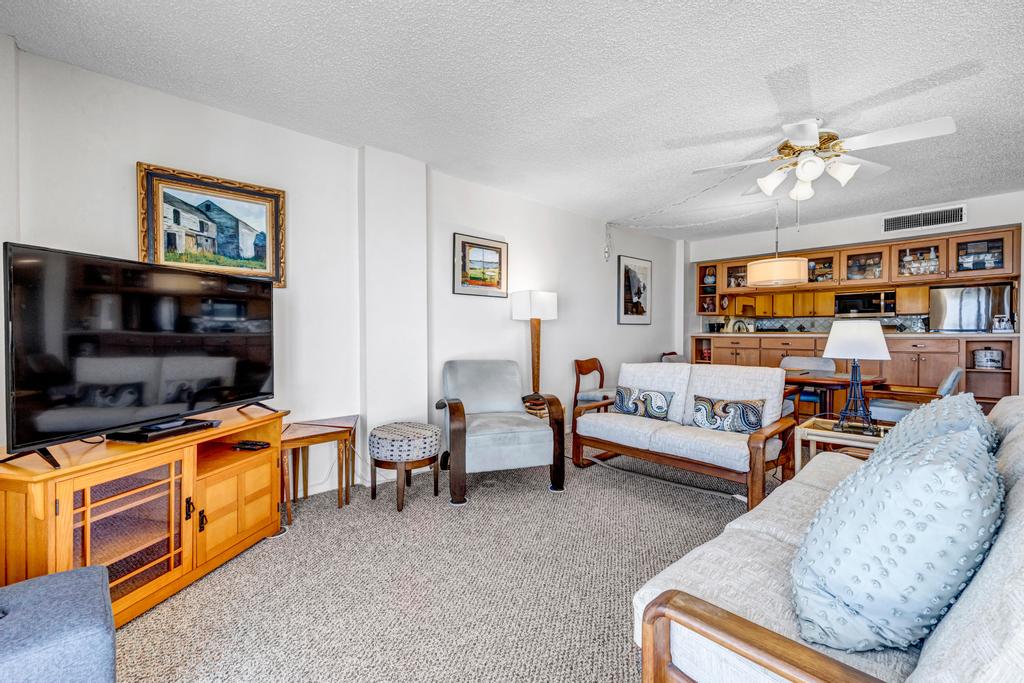 Crescent Breeze - Oceanfront condo w/ lanai & pool | Photo 17