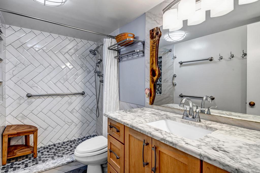 Crescent Breeze - Oceanfront condo w/ lanai & pool | Photo 30