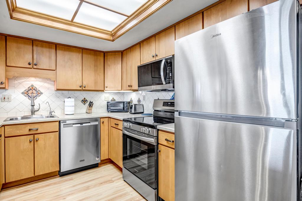 Crescent Breeze - Oceanfront condo w/ lanai & pool | Photo 12