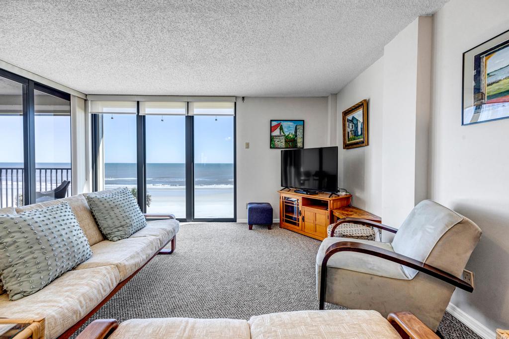 Crescent Breeze - Oceanfront condo w/ lanai & pool | Photo 16