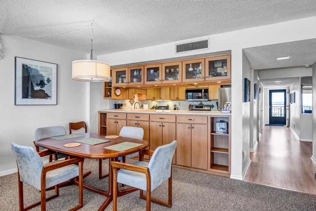 Crescent Breeze - Oceanfront condo w/ lanai & pool | Photo 13