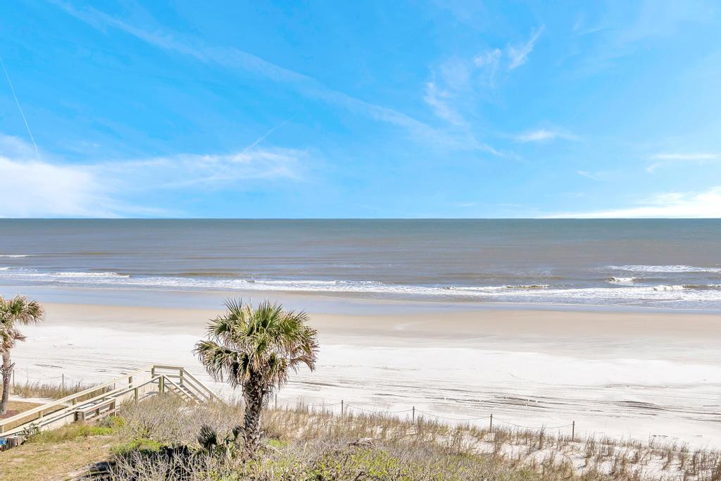 Crescent Breeze - Oceanfront condo w/ lanai & pool | Photo 21