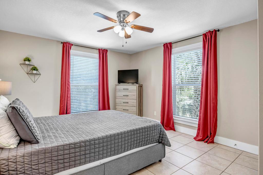 Cordova Palms B - 2BR bungalow w/ porch | Photo 3