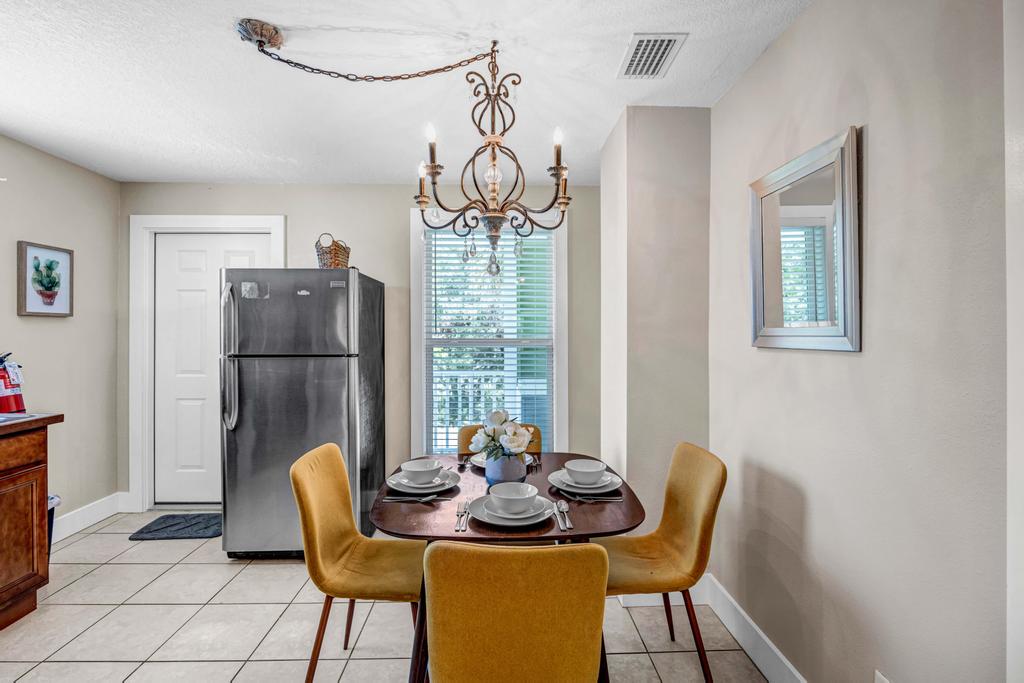 Cordova Palms B - 2BR bungalow w/ porch | Photo 10