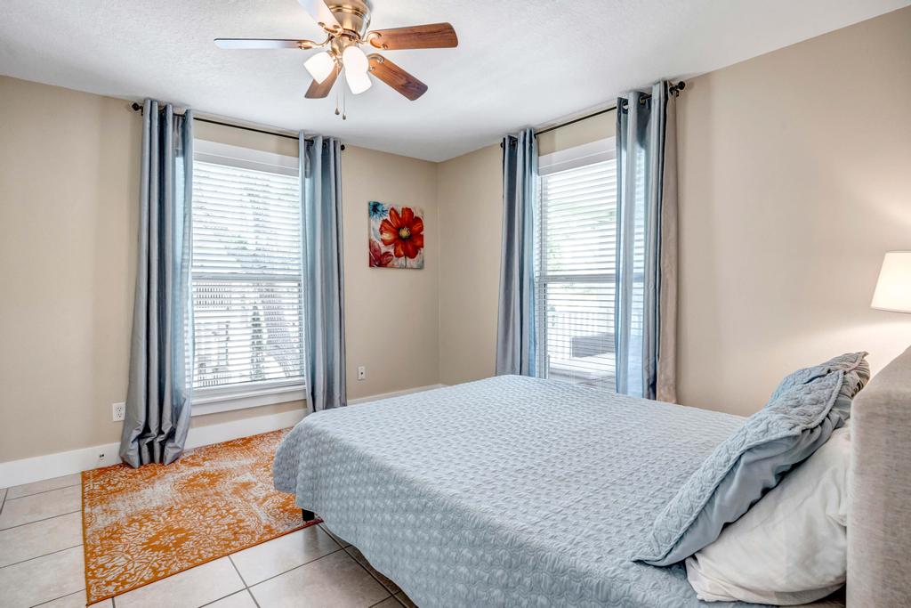 Cordova Palms B - 2BR bungalow w/ porch | Photo 23