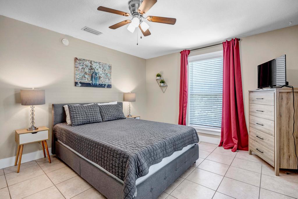 Cordova Palms B - 2BR bungalow w/ porch | Photo 17