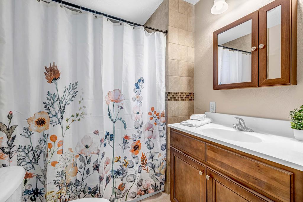 Cordova Palms B - 2BR bungalow w/ porch | Photo 20