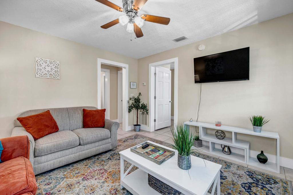 Cordova Palms B - 2BR bungalow w/ porch | Photo 16