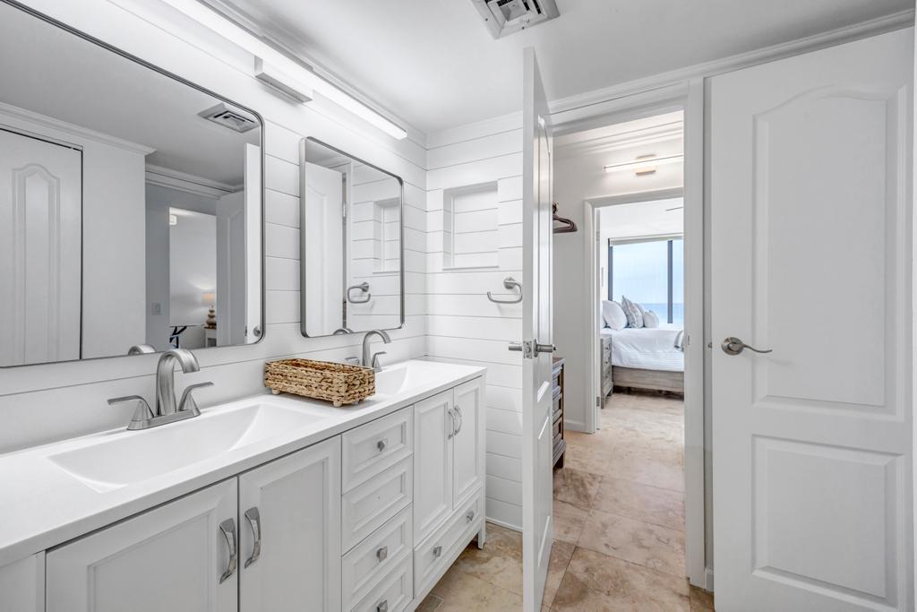 Oceanfront Penthouse Paradise | Photo 24