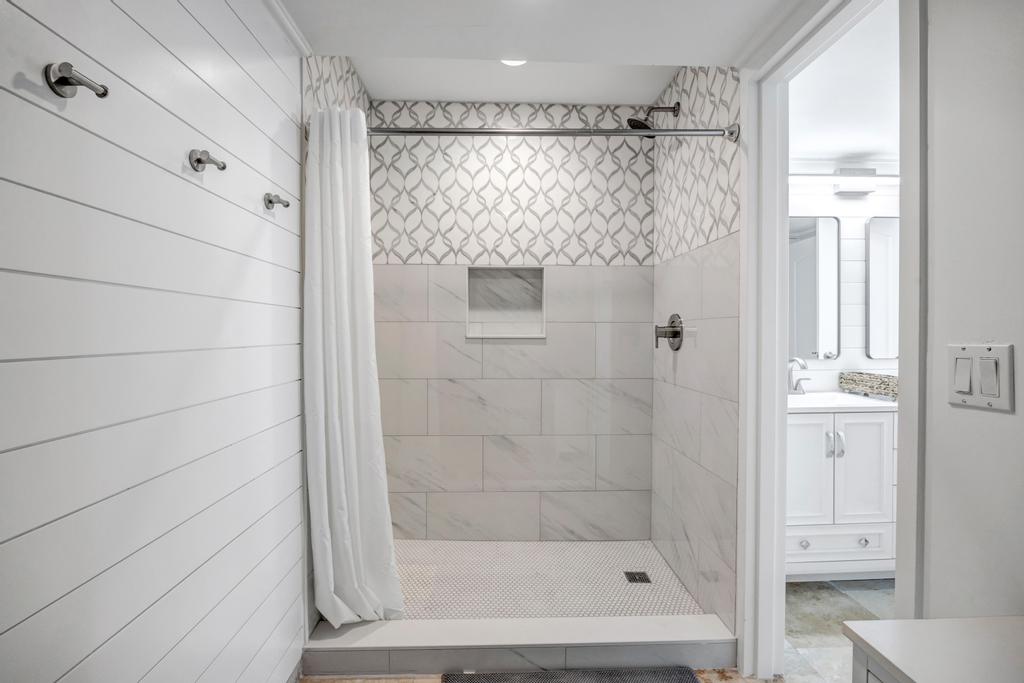 Oceanfront Penthouse Paradise | Photo 26