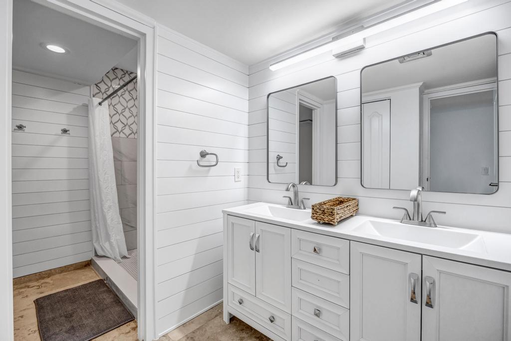 Oceanfront Penthouse Paradise | Photo 25