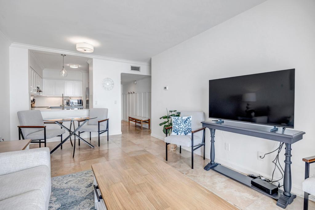 Oceanfront Penthouse Paradise | Photo 11