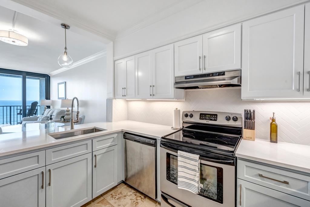 Oceanfront Penthouse Paradise | Photo 6