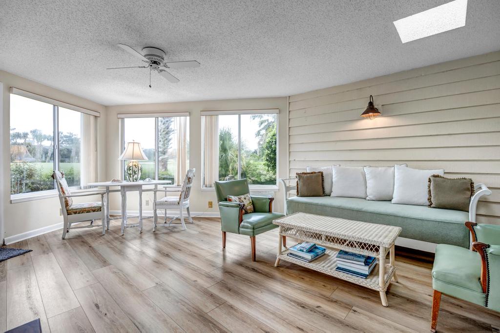 Coastal Comforts - Peaceful condo w/ pool access | Photo 4