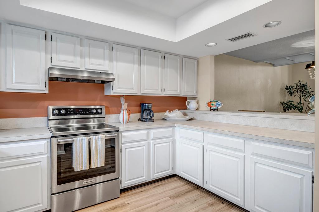 Coastal Comforts - Peaceful condo w/ pool access | Photo 12