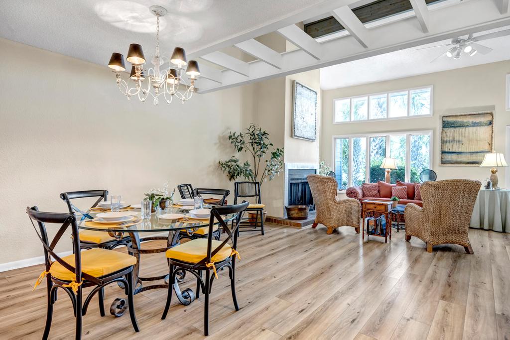 Coastal Comforts - Peaceful condo w/ pool access