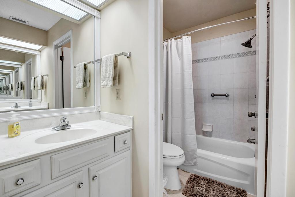 Coastal Comforts - Peaceful condo w/ pool access | Photo 26