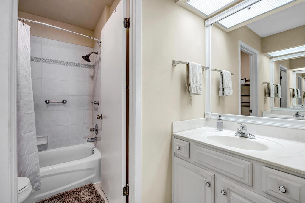 Coastal Comforts - Peaceful condo w/ pool access | Photo 25