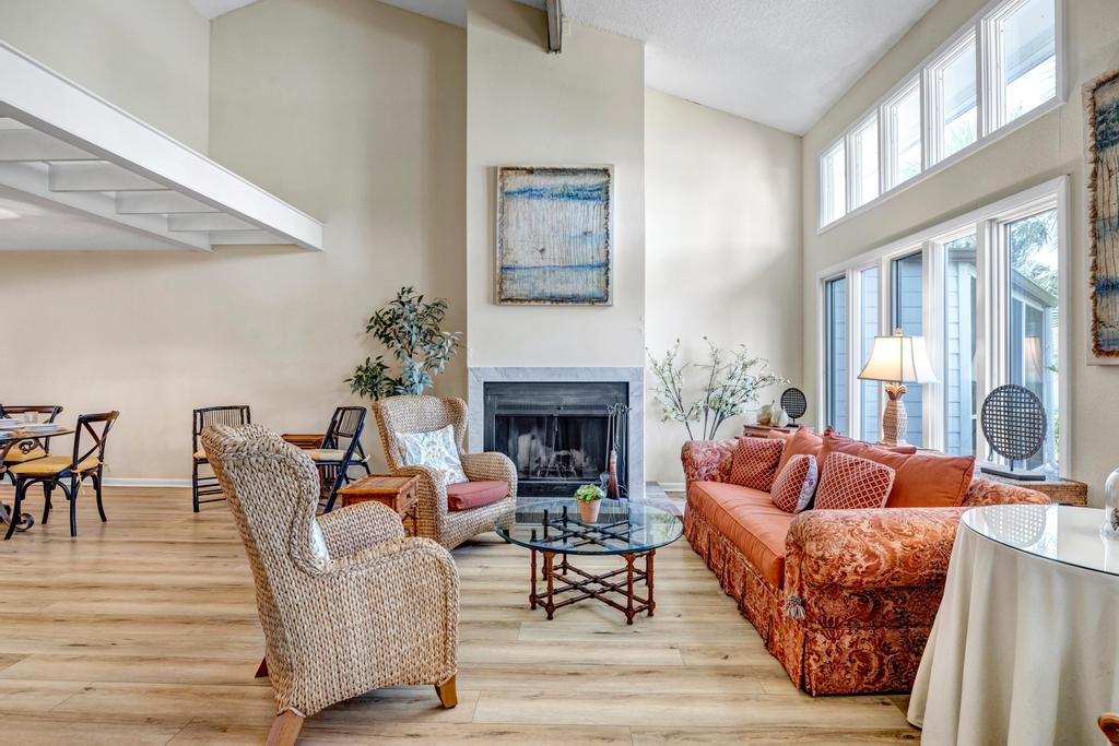 Coastal Comforts - Peaceful condo w/ pool access | Photo 1