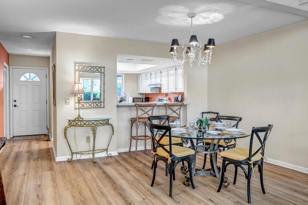 Coastal Comforts - Peaceful condo w/ pool access | Photo 2