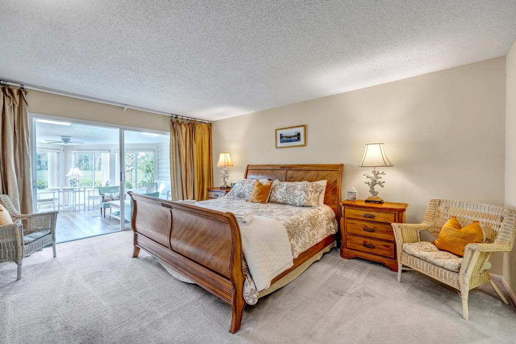 Coastal Comforts - Peaceful condo w/ pool access | Photo 3
