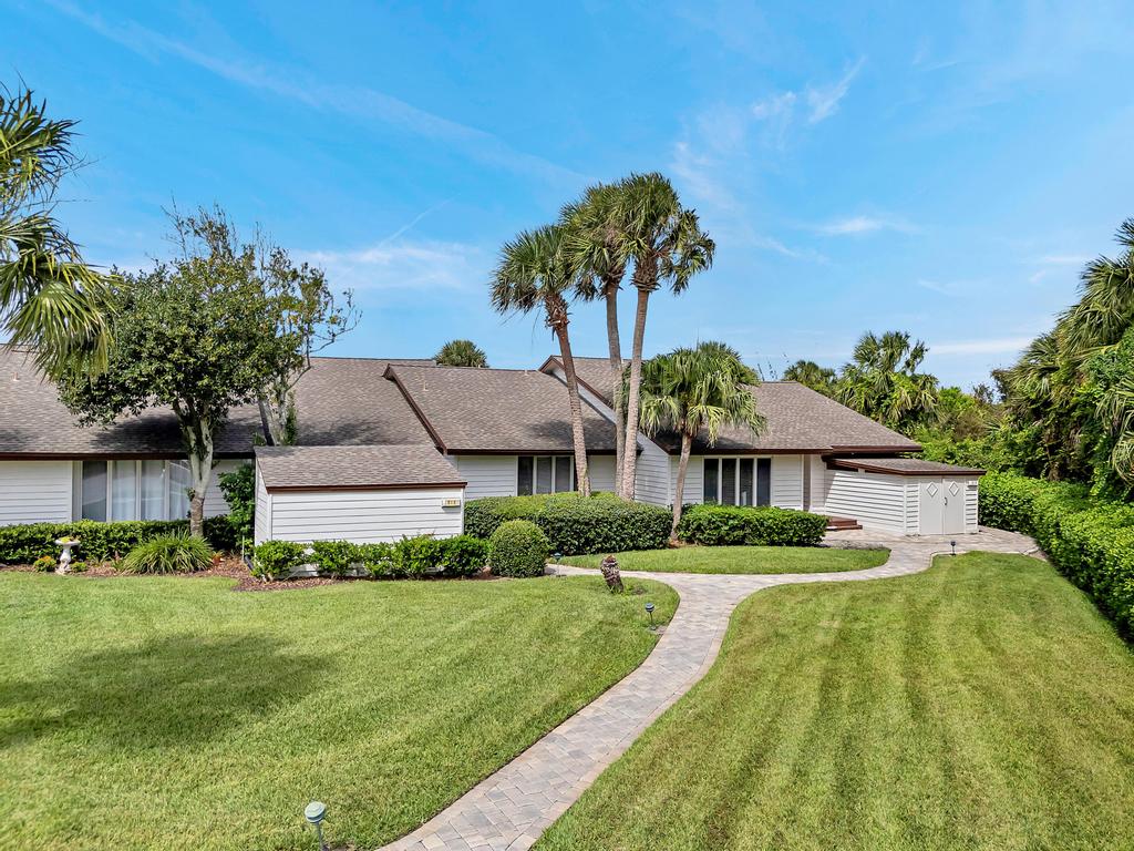 Coastal Comforts - Peaceful condo w/ pool access | Photo 8