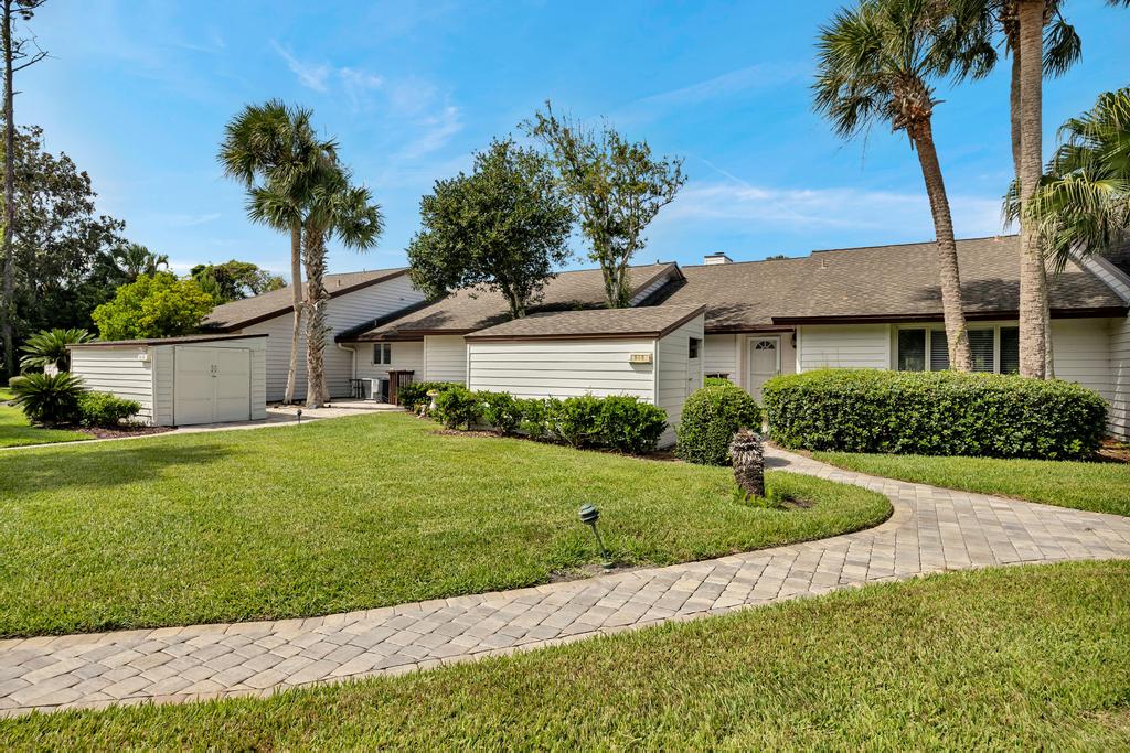 Coastal Comforts - Peaceful condo w/ pool access | Photo 9