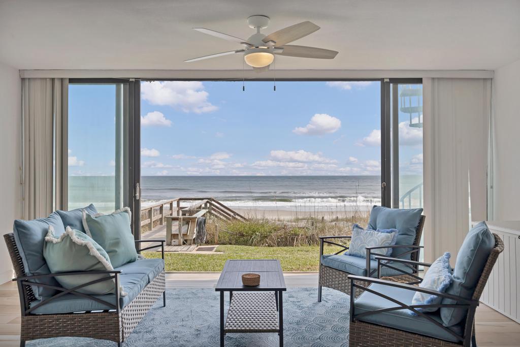 The Tennessea Inn - Oceanfront 1BR w/ beach access | Photo 11
