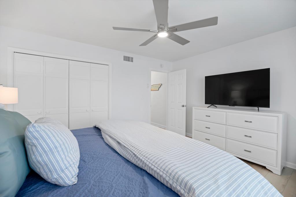 The Tennessea Inn - Oceanfront 1BR w/ beach access | Photo 16