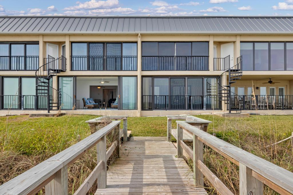 The Tennessea Inn - Oceanfront 1BR w/ beach access | Photo 21