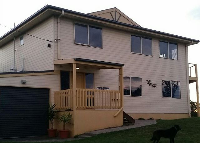 Queen of Amanda - Large 4 Bedroom - Pet Friendly - Inlet Views