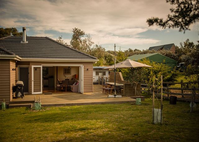 BEACH 3 RETREAT - CLOSE TO BEACH, SUN-DRENCHED WITH GREAT...