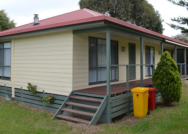 Dino's Beach Pad - walking distance to shops and beach #144