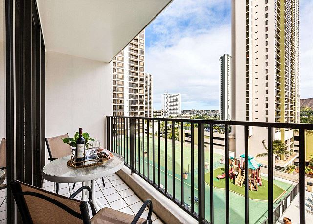 Waikiki Banyan 907 - Tower 1