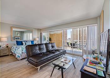 Ilikai Hotel City and Ocean 1 BDR on the 19th floor