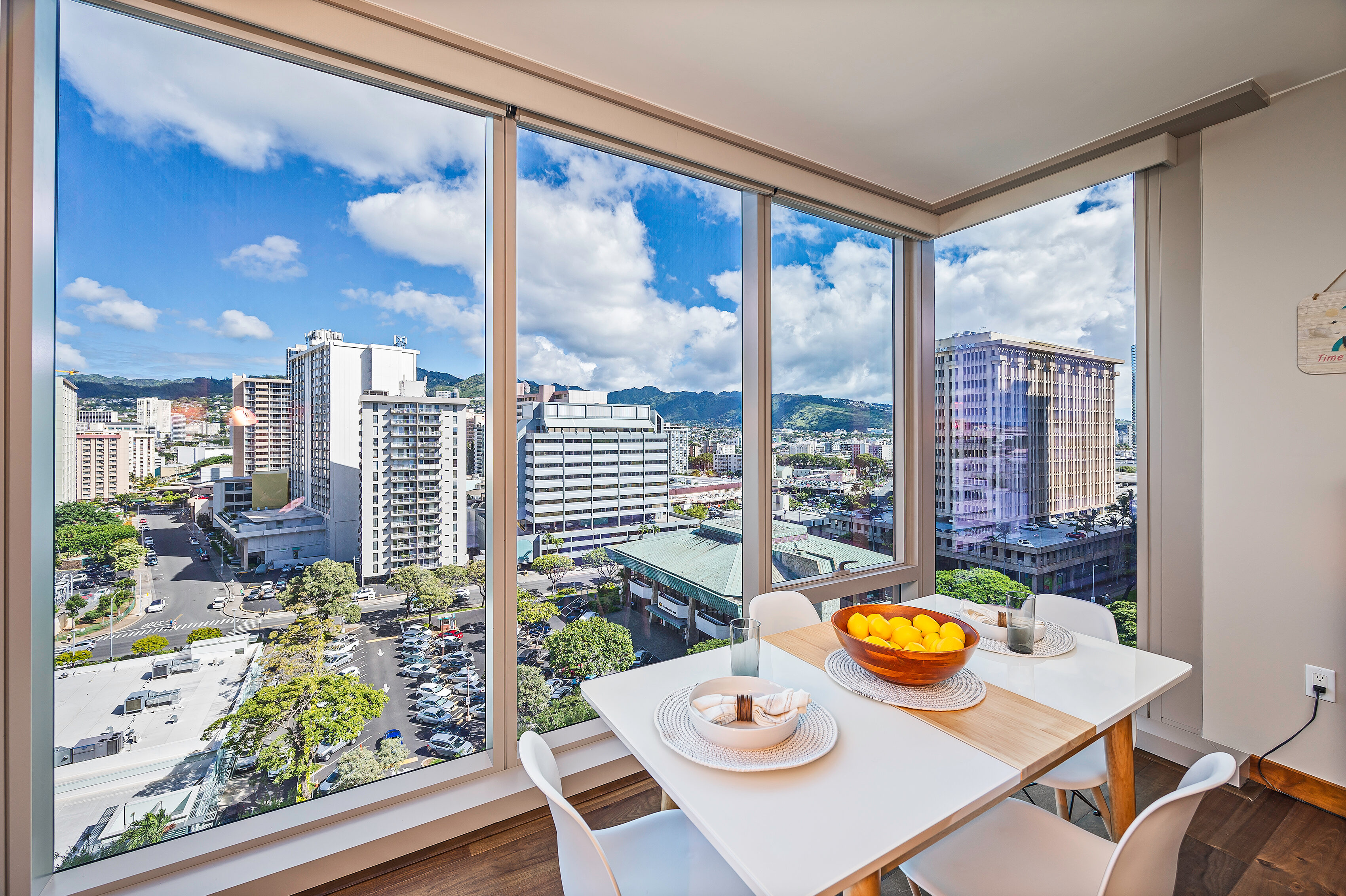 One Ala Moana 1BR condo on the 10th Floor ワン・アラモアナ 1012号室（最低宿泊数30泊）